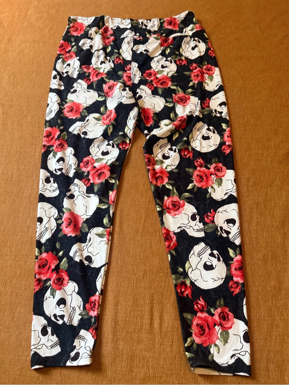 Women’s  Black Floral Skull Leggings TC2 super soft!